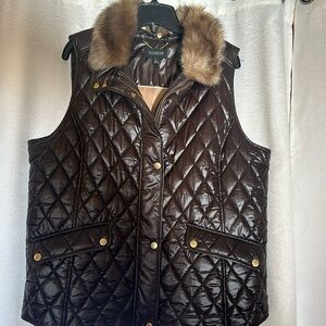Talbots xl vest in excellent con . Fur collar is removable. Very  Classy looking